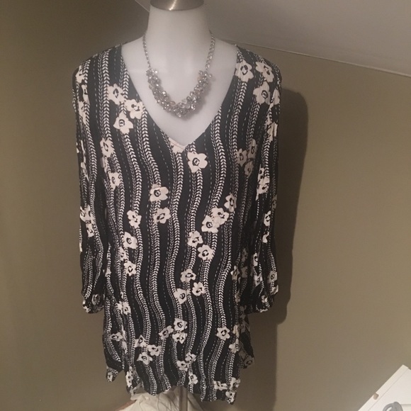 Express Women’s Blk & White Floral Print Dress - Picture 1 of 6